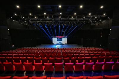 杭州懷德藝術(shù)中心啟幕，經(jīng)典話(huà)劇《驢得水》助陣，拓展演出及經(jīng)紀(jì)業(yè)務(wù)